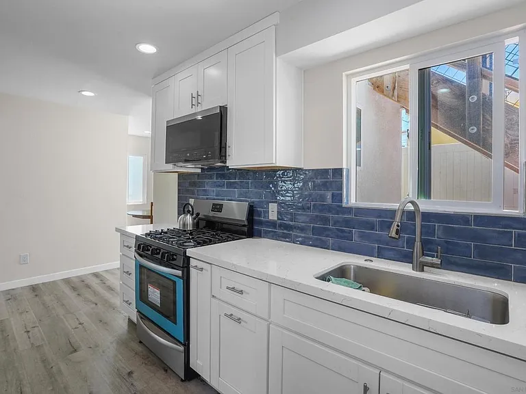 1854 Coolidge St — Photo 1