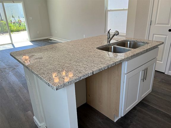 4th image of 1307 Pangola Dr
