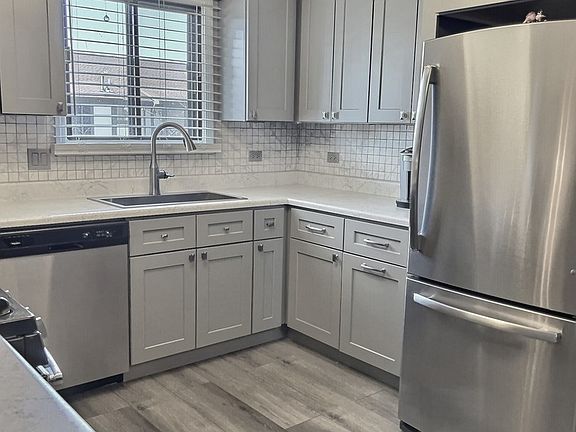 4th image of 1022 Lakeland Ct APT 2A