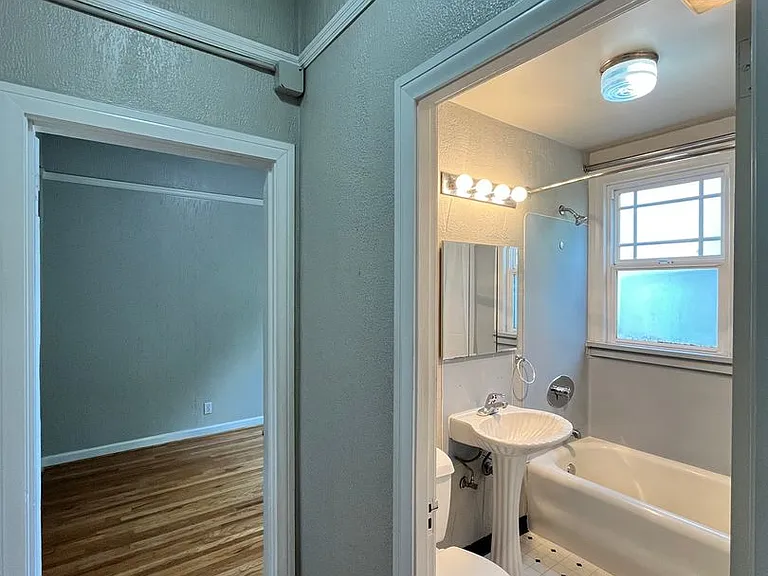 Castle Manor by Star Metro — Photo 16