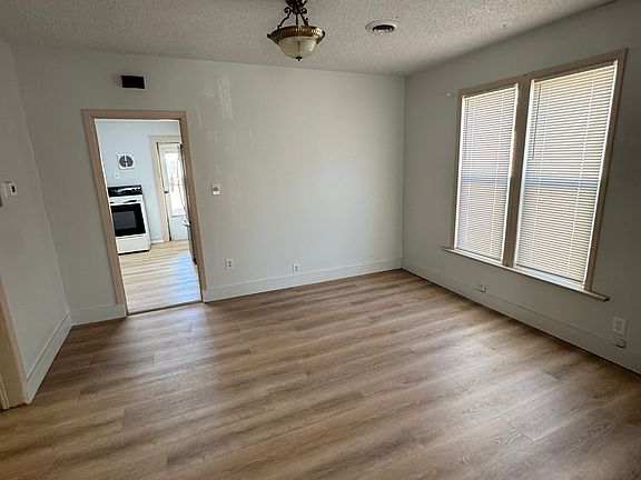 4th image of 414 W Shannon Ave