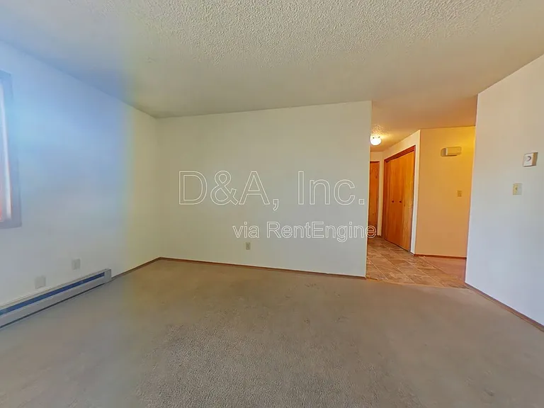 555 NW Kings Blvd #3 — Photo 2