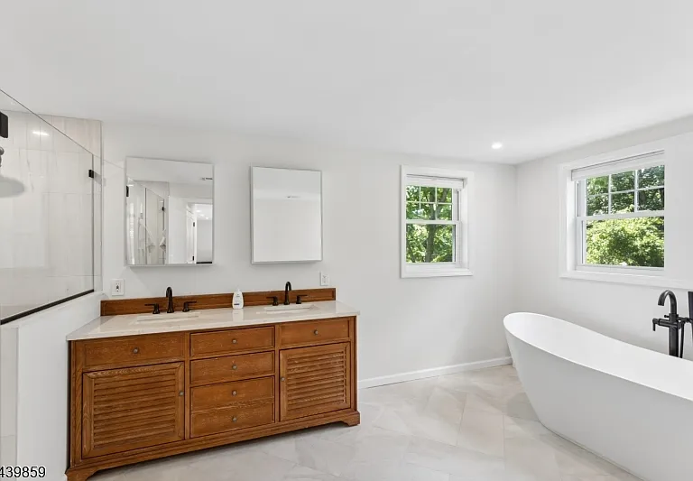 12 Forest Ave — Photo 39