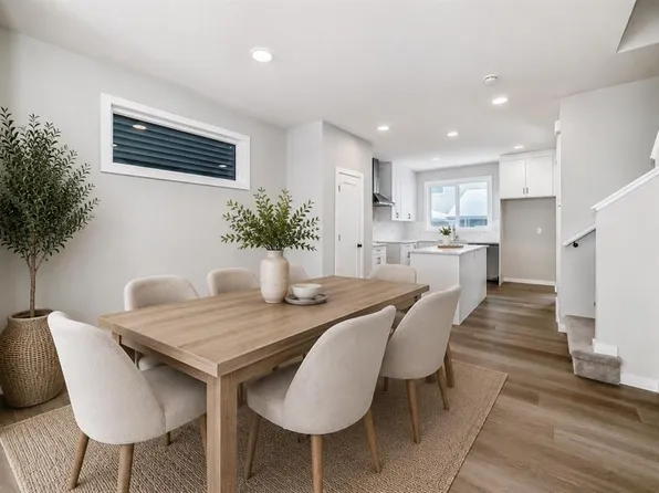 20612 W Sheriff King St SW, Calgary, AB T2X 4N4