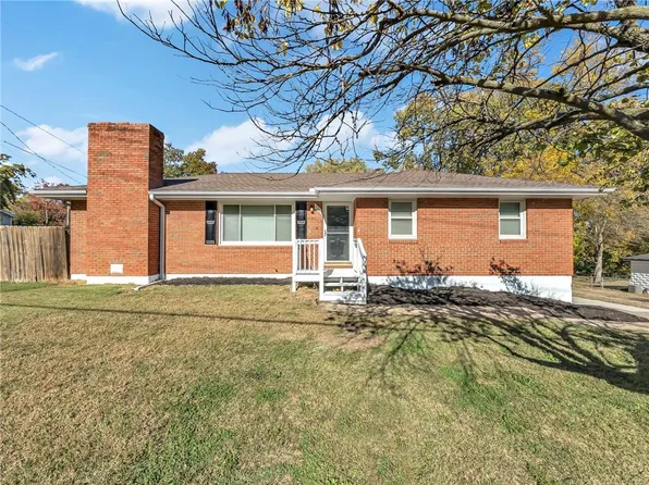 700 E Gudgell St, Independence, MO 64055