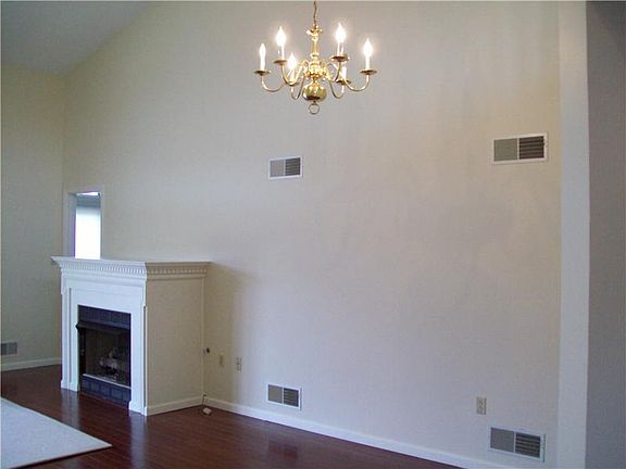 4th image of 304 Hunt Club Dr