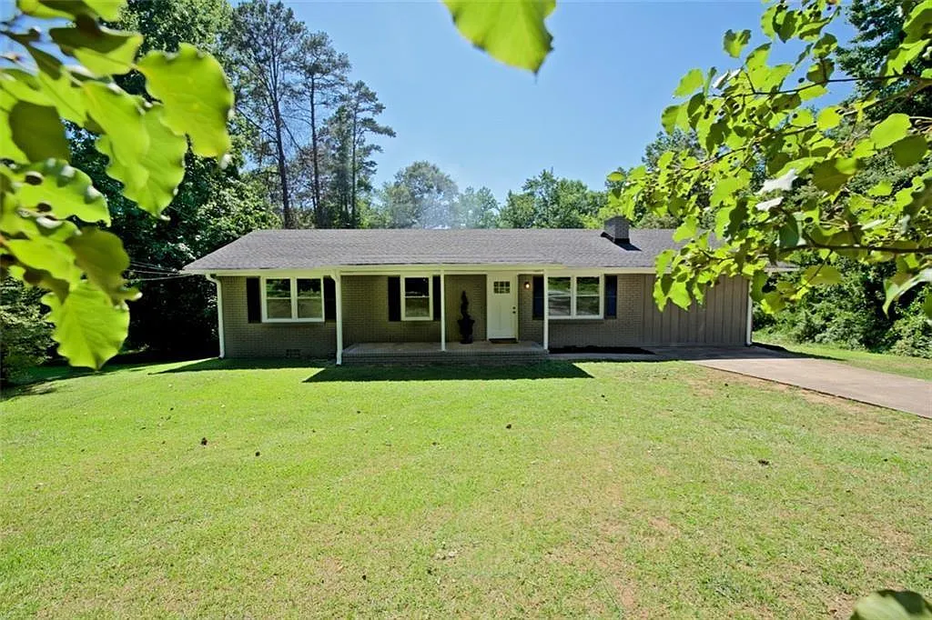 112 Aiken Pl photo 1