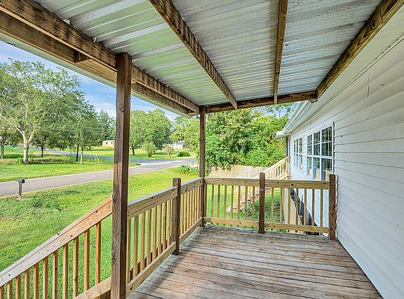 3rd image of 4820 Woodland Ln