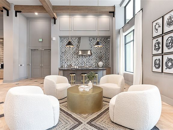 3rd image of 1003 W Washington St #3180365