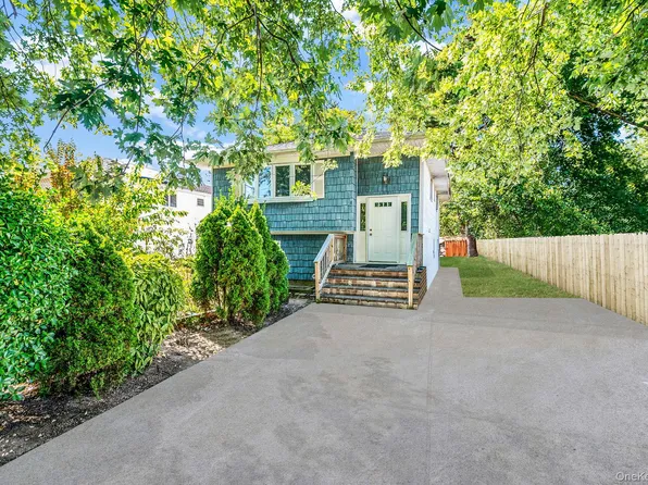 8 Willoughby Street, Brentwood, NY 11717