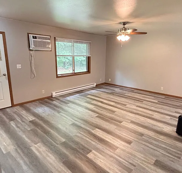 2428 Spooner Ave — Photo 4