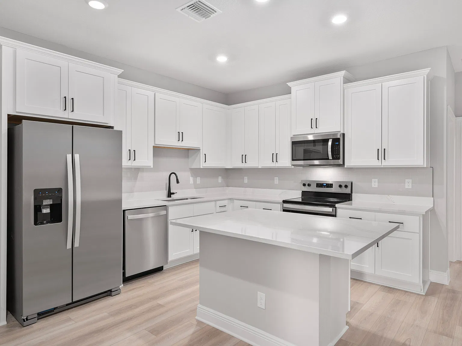 2 bed, 2.0 bath, 1249 sqft, $2,240 — Photo 2