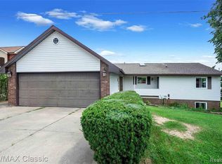 13980 Grandpoint Cir, Cement City, MI