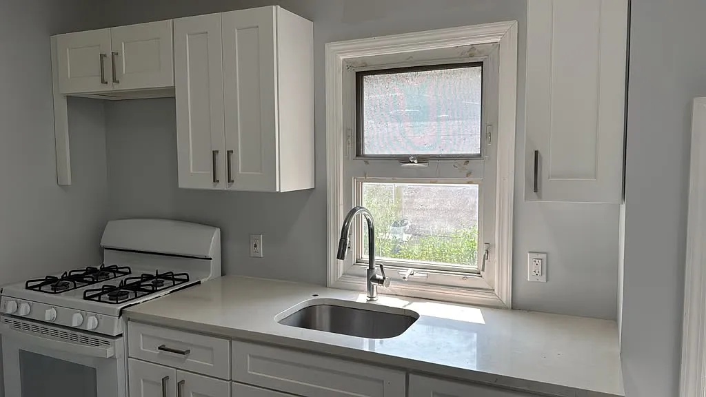 4 bed, $3,300 — Photo 1