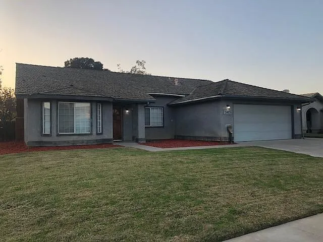2402 Fernwood Dr photo 1