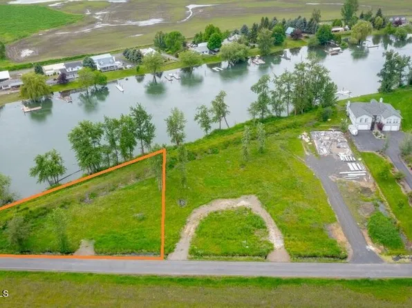 422 Cottonwood Dr, Saint Maries, ID 83861