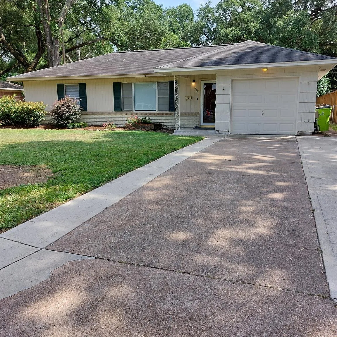 3 bed, 2.0 bath, 1568 sqft, $2,150 — Photo 1