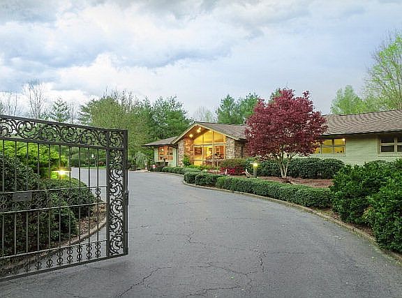 2nd image of 450 Shady Ln