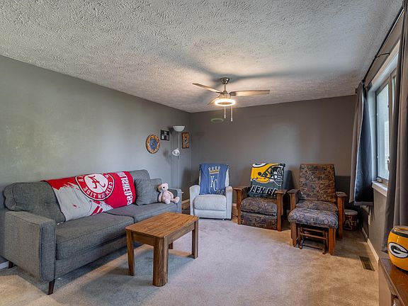 3rd image of 418 8th St