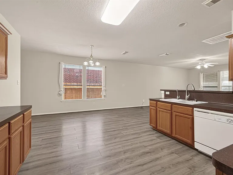 13915 Maleewan Ln — Photo 12