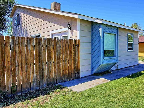 3rd image of 633 Aspenwood Ln