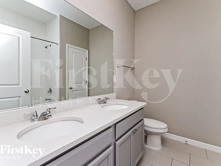 11836 Clare Hill Ave — Photo 13