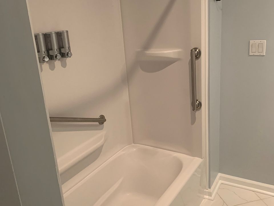 1st image of 12949 Grays Pointe Rd #B