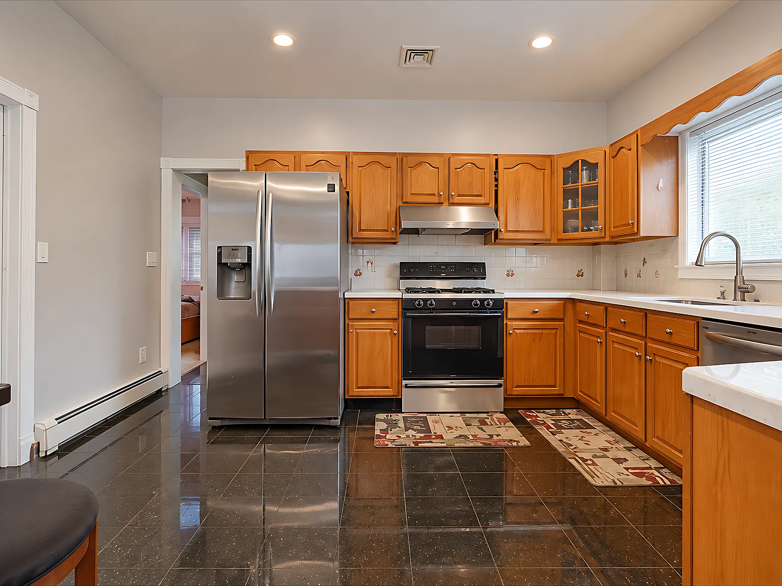 6 bed, 1456 sqft, $4,500 — Photo 3