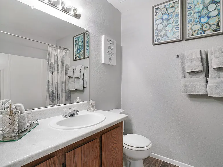 Falcon Glen Apartments — Photo 32