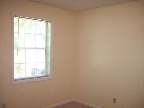 5th image of 3036 Huckshold Dr