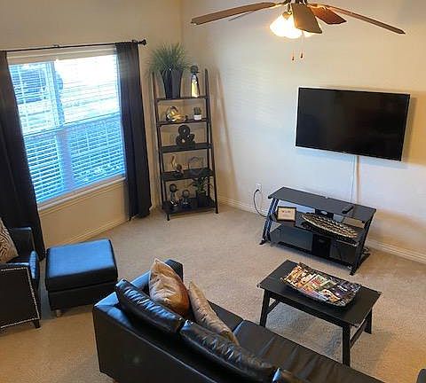 3rd image of 601 SW 5th St APT 1