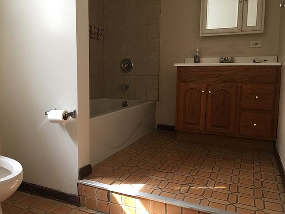 5th image of 5061 W 32nd Pl