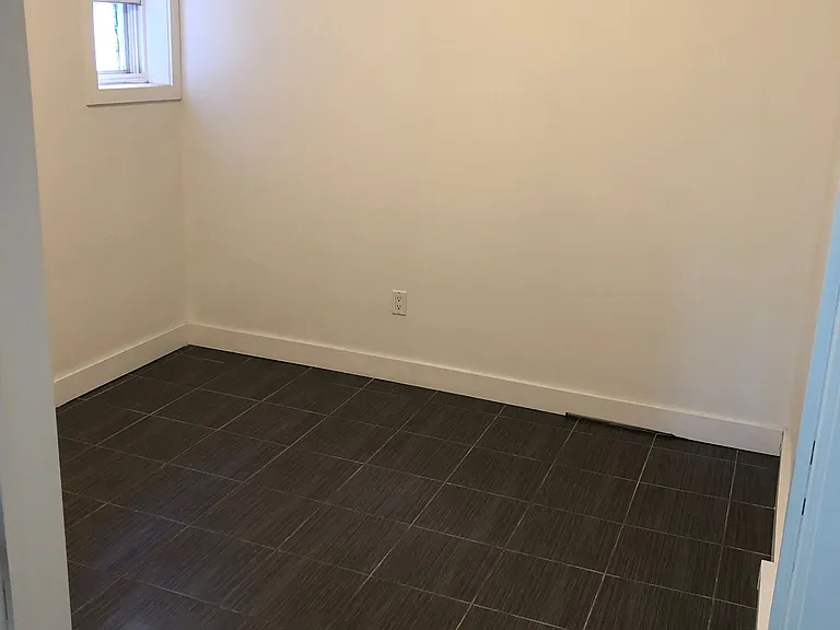 159 Montrose Ave #1 — Photo 16