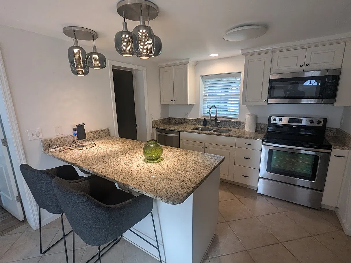 3 bed, 925 sqft, $2,450 — Photo 4