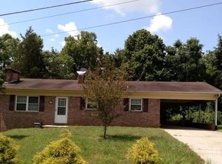 910 Blue Sky Ln, Lenoir, NC 28645