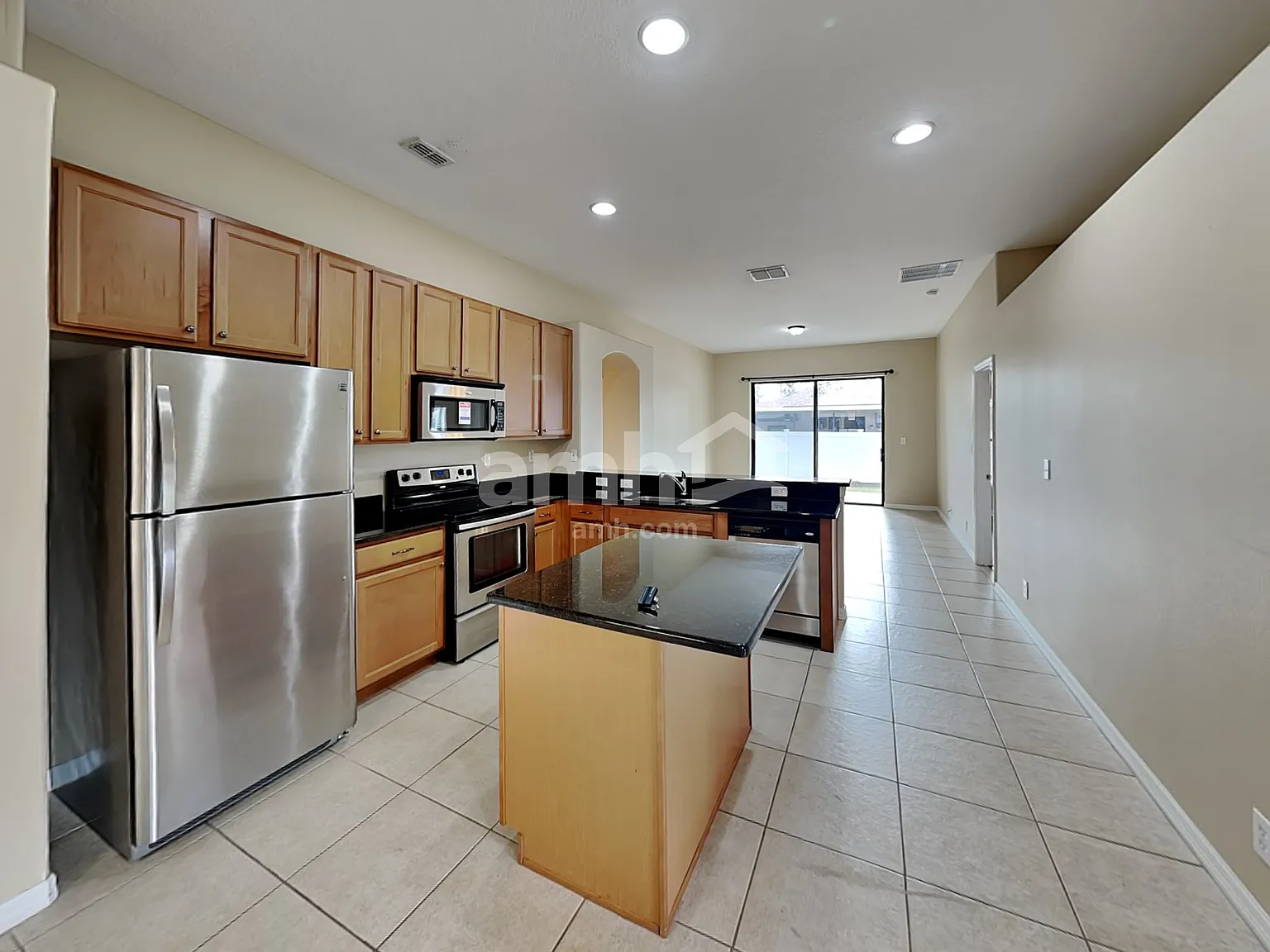 3 bed, 2.0 bath, 1817 sqft, $2,515 — Photo 3