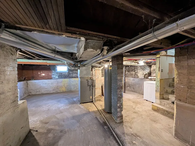 304 E Hill St — Photo 10