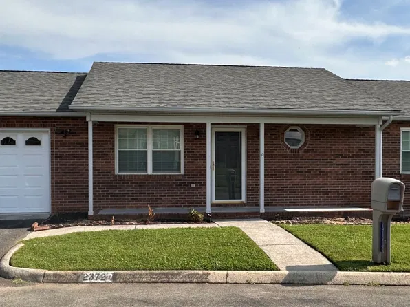 2372 Governors Ct, Maryville, TN 37801