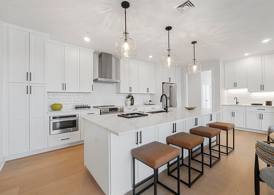 1st image of 62 Foundry St #505