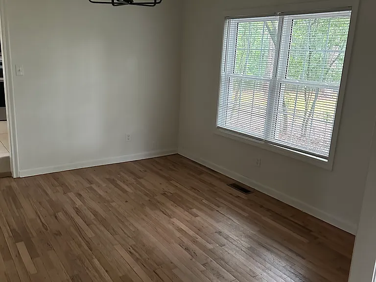 706 E Pinetree Blvd — Photo 4