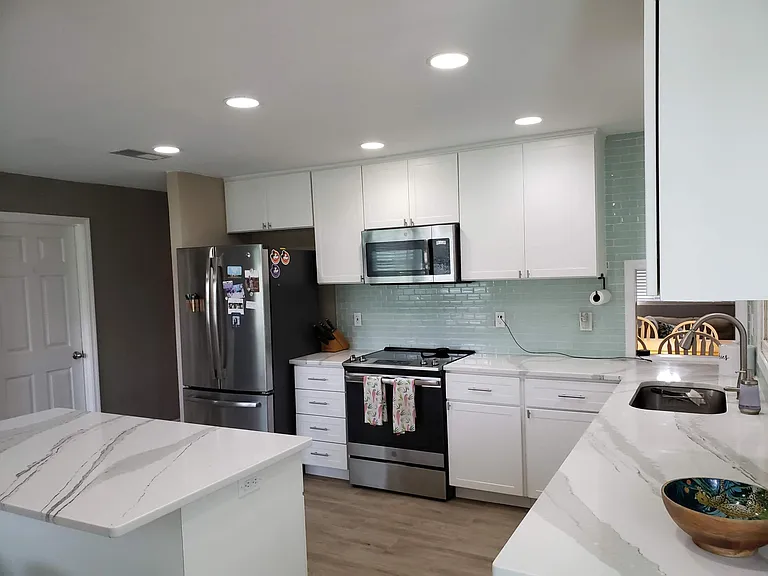 1074 Citrus Ave NE — Photo 3
