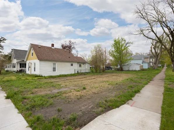 1526 12th Ave SE, Cedar Rapids, IA 52401