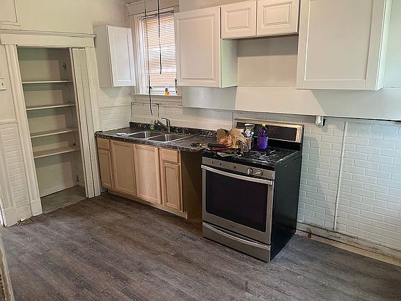 2nd image of 5935 Minerva Ave
