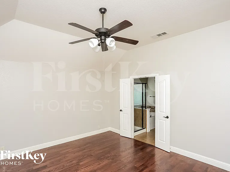 921 Loftin St — Photo 7
