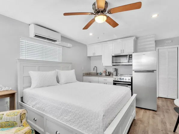 Lisa's Court LLC, 380 3rd St S #3B, Safety Harbor, FL 34695
