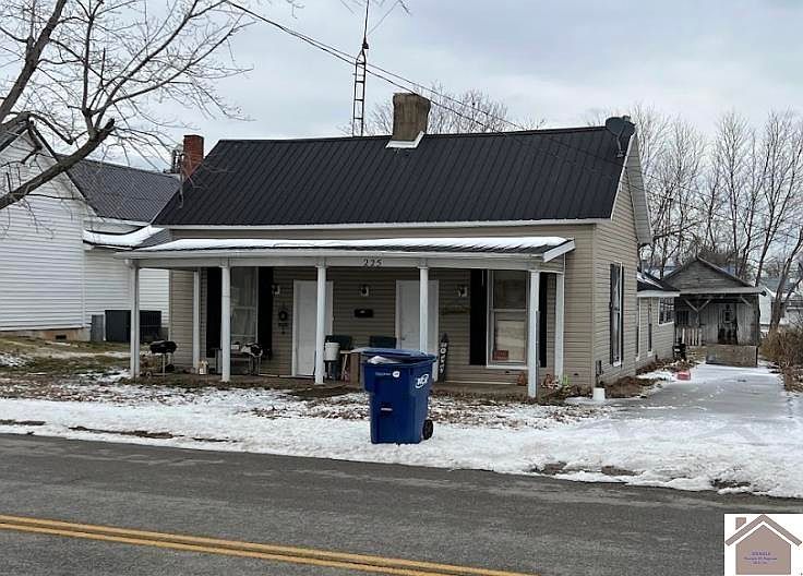 1st image of 225 E Depot St