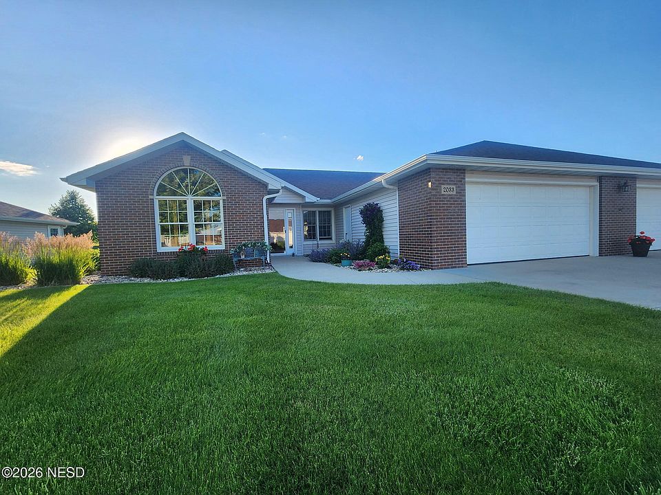 1st image of 2033 Palisades Ln