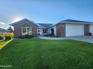 2033 Palisades Ln, Watertown, SD 57201