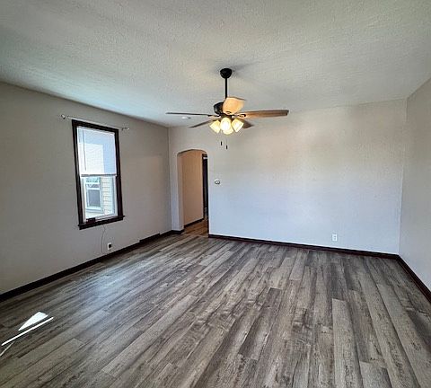 4th image of 1925 Highland Ave