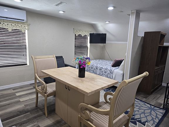 5th image of 805 NW 13th St #2